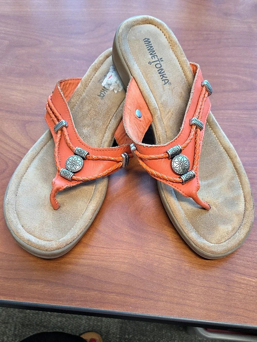 Minnetonka Silverthorne Leather Thong Sandals Orange